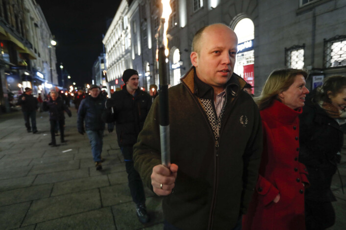 Partileder Trygve Slagsvold Vedum i Senterpartiet under fakkeltoget mot regjeringens ulvepolitikk. Det er organisasjonene Folkeaksjonen ny rovdyrpolitikk og Naturbruksalliansen som arrangerer demonstrasjonen i Oslo tirsdag kveld. Foto: Cornelius Poppe / NTB scanpix Partileder Trygve Slagsvold Vedum i Senterpartiet under fakkeltoget mot regjeringens ulvepolitikk. Det er organisasjonene Folkeaksjonen ny rovdyrpolitikk og Naturbruksalliansen som arrangerer demonstrasjonen i Oslo tirsdag kveld. Foto: Cornelius Poppe / NTB scanpix