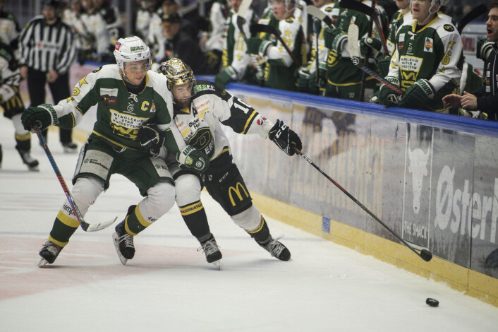 Stavanger Oilers Jacob Lagace i duell med Manglerud Stars Jesper Hoel Foto: Carina Johansen / NTB Scanpix Stavanger Oilers Jacob Lagace i duell med Manglerud Stars Jesper Hoel Foto: Carina Johansen / NTB Scanpix