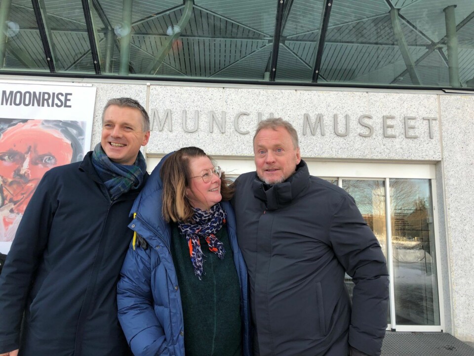 Næringsbyråd Kjetil Lund, teatersjef Hanne Tømta og byrådsleder Raymond Johansen gleder seg over løsningen for Munchmuseet. Foto: Ninja Sandemose