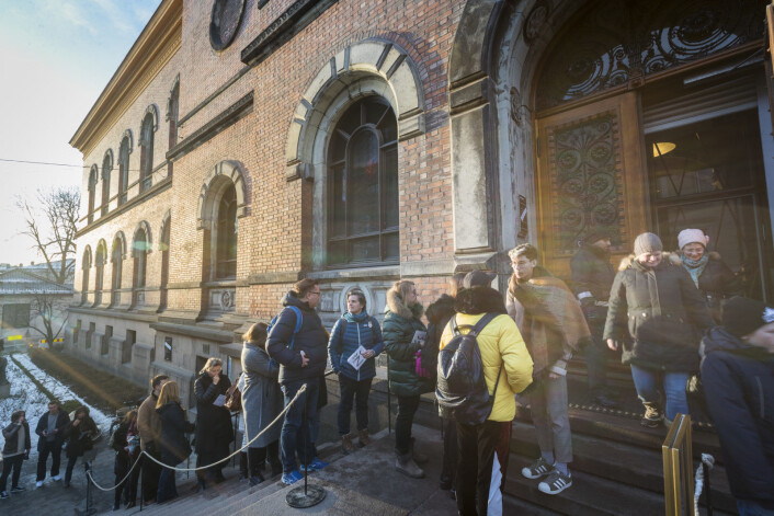 Publikum strømmet til Nasjonalgalleriet i Universitetsgata timer før dørene ble stengt søndag 13. januar 2019. Den enestående kunstsamlingen flyttes til det nye Nasjonalmuseet som åpner ved den gamle Vestbanetomta i 2020. Foto: Heiko Junge / NTB scanpix Publikum strømmet til Nasjonalgalleriet i Universitetsgata timer før dørene ble stengt søndag 13. januar 2019. Den enestående kunstsamlingen flyttes til det nye Nasjonalmuseet som åpner ved den gamle Vestbanetomta i 2020. Foto: Heiko Junge / NTB scanpix