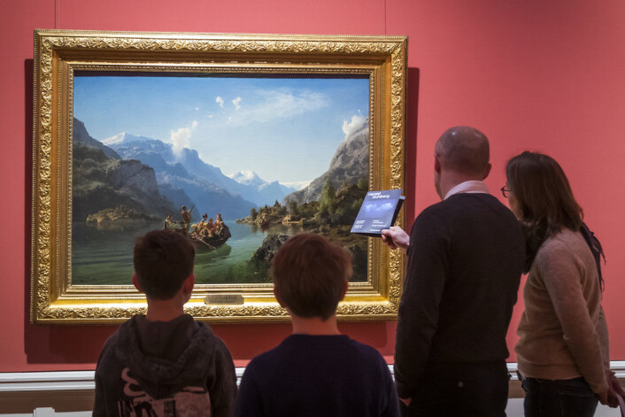 Publikum ser på «Brudeferden i Hardanger», utført i 1848 av malerne Adolph Tidemand og Hans Gud. Kunstverket henger på Nasjonalgalleriet som stenger dørene for godt søndag 13. januar 2019. Den enestående kunstsamlingen flyttes til det nye Nasjonalmuseet som åpner i 2020. Foto: Heiko Junge / NTB scanpix Publikum ser på «Brudeferden i Hardanger», utført i 1848 av malerne Adolph Tidemand og Hans Gud. Kunstverket henger på Nasjonalgalleriet som stenger dørene for godt søndag 13. januar 2019. Den enestående kunstsamlingen flyttes til det nye Nasjonalmuseet som åpner i 2020. Foto: Heiko Junge / NTB scanpix