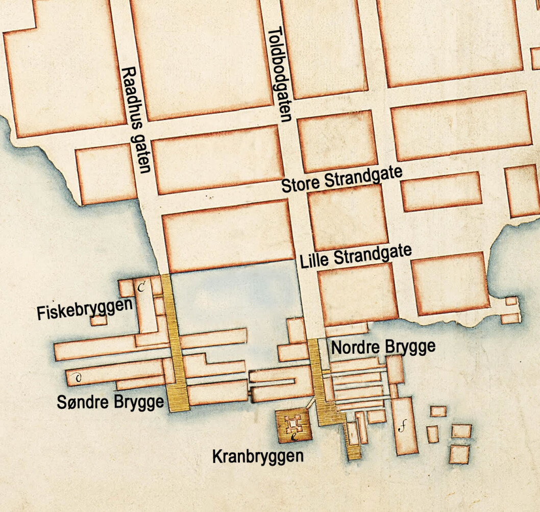 Slik ble havna i Christiania fremstilt i kart fra begynnelsen av 1700-tallet. Gate- og bryggenavn er satt inn av designeren. Bearbeidet utsnitt av kart: Amt 2 Kristiania 5-6 1704, Schøller/ Kartverket. Copyright: Lipsab 2019 Slik ble havna i Christiania fremstilt i kart fra begynnelsen av 1700-tallet. Gate- og bryggenavn er satt inn av designeren. Bearbeidet utsnitt av kart: Amt 2 Kristiania 5-6 1704, Schøller/ Kartverket. Copyright: Lipsab 2019