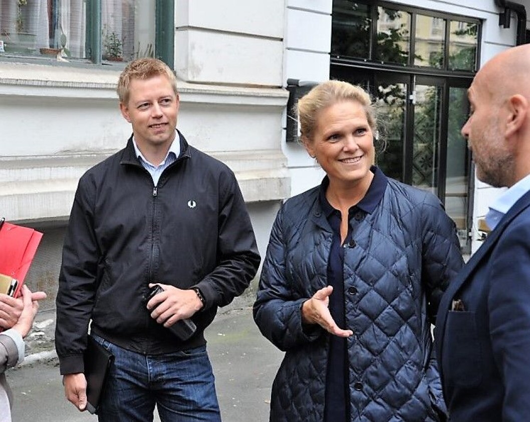Ingvil Smines Tybring-Gjedde er høyaktuell som statsråd i den nye firepartiregjeringen under statsminister Erna Solberg. Til venstre i bildet står Frps Tommy Skjervold som er statssekrtær i Samferdselsdepartementet. Foto: Arnsten Linstad Ingvil Smines Tybring-Gjedde er høyaktuell som statsråd i den nye firepartiregjeringen under statsminister Erna Solberg. Til venstre i bildet står Frps Tommy Skjervold som er statssekrtær i Samferdselsdepartementet. Foto: Arnsten Linstad