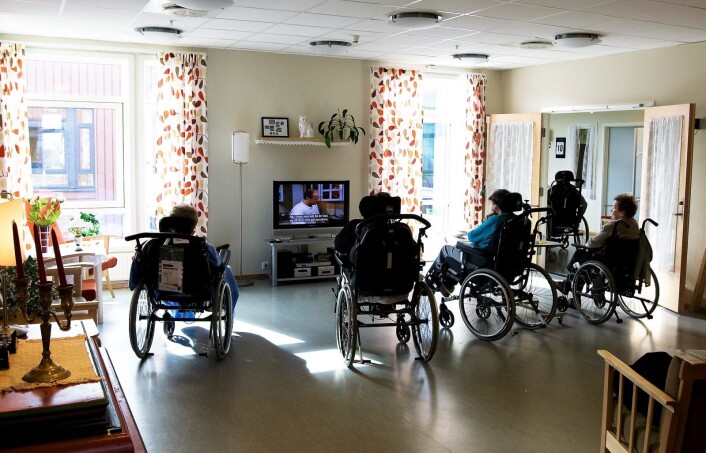 � Dette har satt dype sår i meg som person. Opplevelsene har fått meg til å kjenne meg mindre verdt som individ og frykt for at dette kan skje med meg igjen. Det var kollegene som utførte diskrimineringen, ikke brukerne, sier den svenske helsefagarbeideren Anna. Illustrasjonsfoto: Gorm Kallestad / NTB scanpix � Dette har satt dype sår i meg som person. Opplevelsene har fått meg til å kjenne meg mindre verdt som individ og frykt for at dette kan skje med meg igjen. Det var kollegene som utførte diskrimineringen, ikke brukerne, sier den svenske helsefagarbeideren Anna. Illustrasjonsfoto: Gorm Kallestad / NTB scanpix