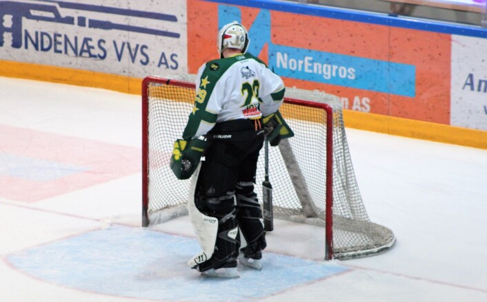 MS-keeper Joyce måtte plukke tre pucker ut av eget mål i midtperioden. Foto: Andrè Kjernsli MS-keeper Joyce måtte plukke tre pucker ut av eget mål i midtperioden. Foto: Andrè Kjernsli