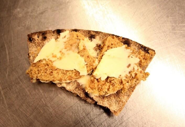 Pa bakrommet fikk VårtOslo servert knekkebrød, med gammelost og meierismør...det enkle er fortsatt det beste. Foto: André Kjernsli Pa bakrommet fikk VårtOslo servert knekkebrød, med gammelost og meierismør...det enkle er fortsatt det beste. Foto: André Kjernsli