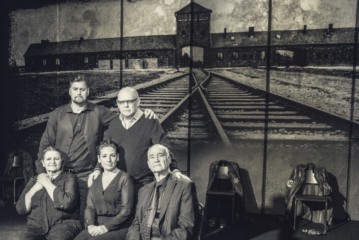 Bak f.v: Ronny Patrick Jacobsen og Bentein Baardson. Foran f.v: Kjersti Fjeldstad, Ipek D. Mehlum og Eitan Zuckermann. Foto: Dag Jenssen Bak f.v: Ronny Patrick Jacobsen og Bentein Baardson. Foran f.v: Kjersti Fjeldstad, Ipek D. Mehlum og Eitan Zuckermann. Foto: Dag Jenssen
