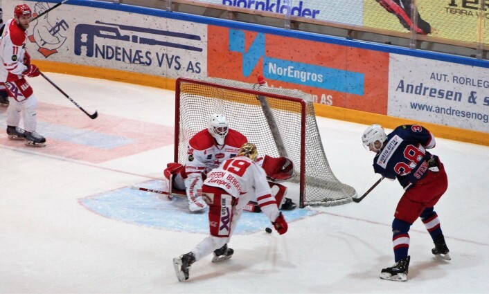 Andreas Stene med en stor sjanse i midtperioden. Foto: André Kjernsli Andreas Stene med en stor sjanse i midtperioden. Foto: André Kjernsli