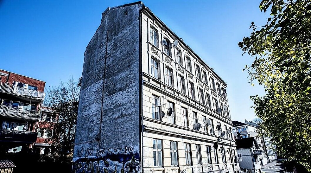 Opplandsgate 2 på Vålerenga er en av byens verneverdige bygårder som står og forfaller. Nå vil politikerne i bystyret har bedre vern av byens verneverdige bygårder. Foto: Kristine Fidje Olsen Opplandsgate 2 på Vålerenga er en av byens verneverdige bygårder som står og forfaller. Nå vil politikerne i bystyret har bedre vern av byens verneverdige bygårder. Foto: Kristine Fidje Olsen