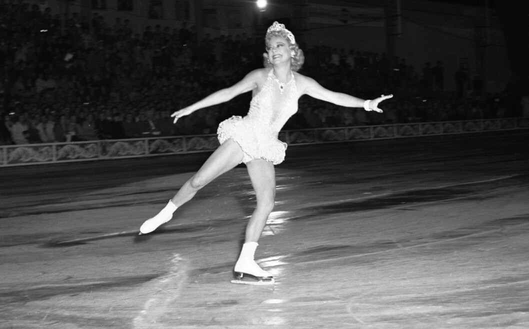 Etter toppidrettskarrieren ble Sonja Henie stor filmstjerne i Hollywood. I 1953 kom hun til Oslo og Jordal Amfi og opptrådte på is i Norge for første gang siden før andre verdenskrig. Foto: Høel / NTB / Scanpix Etter toppidrettskarrieren ble Sonja Henie stor filmstjerne i Hollywood. I 1953 kom hun til Oslo og Jordal Amfi og opptrådte på is i Norge for første gang siden før andre verdenskrig. Foto: Høel / NTB / Scanpix