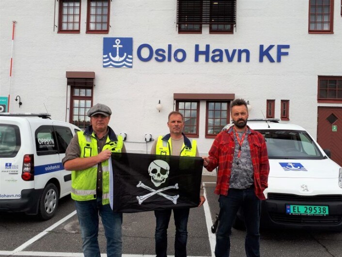 Havnearbeiderne Anders Wennevold (t.v), Roar Langaard og Rune Berre (t.h) mister jobbenen når lasse- og lossekontoret slår seg konkurs fredag. Har fra en markering mot Oslo havn i 2017. Arkivfoto: Christian Boger Havnearbeiderne Anders Wennevold (t.v), Roar Langaard og Rune Berre (t.h) mister jobbenen når lasse- og lossekontoret slår seg konkurs fredag. Har fra en markering mot Oslo havn i 2017. Arkivfoto: Christian Boger