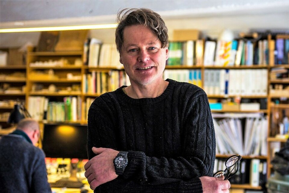 Arkitekt Bjørn Tandberg arbeider i Maridalsveien 3. At Oslo trenger kultur, og kulturarbeidere, er han tydelig på. Foto: Morten Lauveng Jørgensen