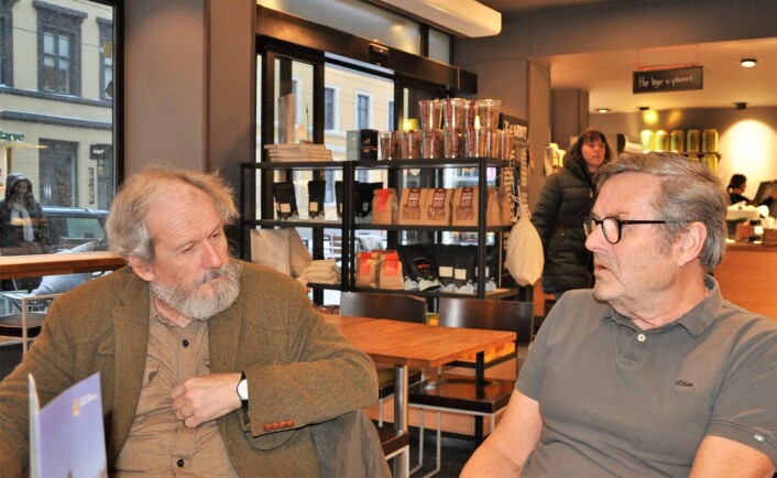 Olav Aamodt (til v.) var en av ildsjelene som ivret for og bidro til opera ved den nå nedlagte Underwater pub på St. Hanshaugen. Hans Borchgrevink lytter og legger spøkefullt til at han som tidligere medlem av Sølvguttene kanskje kan bidra. Foto: Arnsten Linstad Olav Aamodt (til v.) var en av ildsjelene som ivret for og bidro til opera ved den nå nedlagte Underwater pub på St. Hanshaugen. Hans Borchgrevink lytter og legger spøkefullt til at han som tidligere medlem av Sølvguttene kanskje kan bidra. Foto: Arnsten Linstad