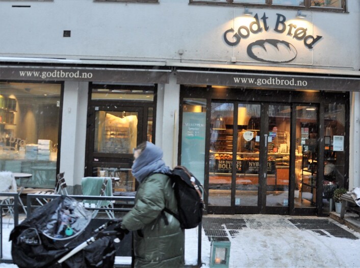 Denne mandagen var det Godt Brød I Thereses gate som hadde besøk av bydelsutvalgets leder i bydel St. Hanshaugen. Når og hvor møtene med Anne Christine Kroepelien (H) holdes, får folk vite både på bydelens Facebook-side og i en bydelsavis som folk får i postkassene sine. Foto: Arnsten Linstad Denne mandagen var det Godt Brød I Thereses gate som hadde besøk av bydelsutvalgets leder i bydel St. Hanshaugen. Når og hvor møtene med Anne Christine Kroepelien (H) holdes, får folk vite både på bydelens Facebook-side og i en bydelsavis som folk får i postkassene sine. Foto: Arnsten Linstad