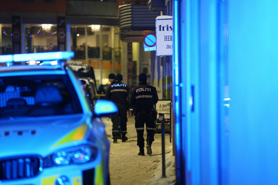 Politiet søker etter en eller flere gjerningspersoner etter en person ble knivstukket flere ganger i Motzfeldts Gate i Oslo. Foto: Heiko Junge / NTB scanpix