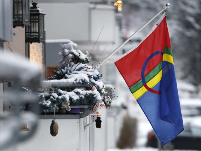 Samisk flagg på balkong på Oppsal i Oslo. Foto: Jon Eeg / NTB scanpix Samisk flagg på balkong på Oppsal i Oslo. Foto: Jon Eeg / NTB scanpix