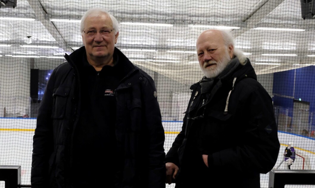 Tidligere toppspiller Kjell Syvertsen (t.v) og tidligere klubbformann Vegard Holm er svært fornøyde med at Grüner hockey kan rykke opp til Get-ligaen neste sesong. Foto: Christian Boger Tidligere toppspiller Kjell Syvertsen (t.v) og tidligere klubbformann Vegard Holm er svært fornøyde med at Grüner hockey kan rykke opp til Get-ligaen neste sesong. Foto: Christian Boger