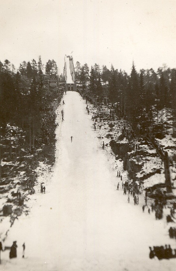 Bjartbakken var et staselig hoppanlegg i sin tid. Foto: Østensjø historielag Bjartbakken var et staselig hoppanlegg i sin tid. Foto: Østensjø historielag