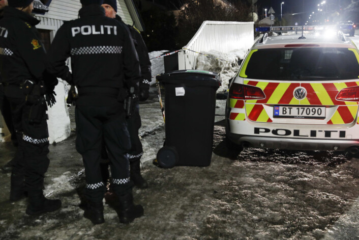 Politiet undersøkte mandag en mistenkelig gjenstand som var plassert ved justisminister Tor Mikkel Waras bolig i Oslo. Gjenstanden viste seg å være ufarlig.<br />Foto: Terje Bendiksby / NTB scanpix Politiet undersøkte mandag en mistenkelig gjenstand som var plassert ved justisminister Tor Mikkel Waras bolig i Oslo. Gjenstanden viste seg å være ufarlig.<br />Foto: Terje Bendiksby / NTB scanpix