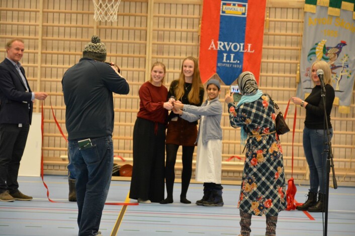 Tradisjonell snorklipping og hallen er offisielt åpnet. Foto: Karoline Lindsay Tradisjonell snorklipping og hallen er offisielt åpnet. Foto: Karoline Lindsay