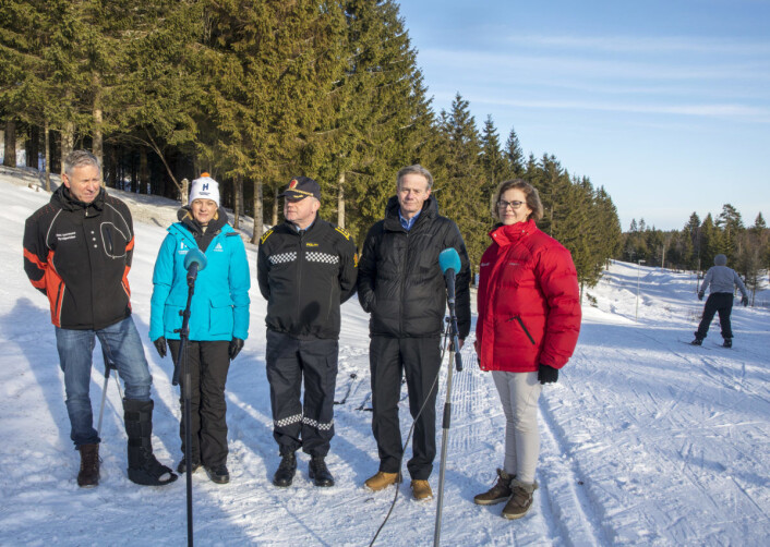Slåsskamper, ulykker og fyllekaos overskygget fjorårets femmil i Holmenkollen. Nå setter Holmenkollen Skifestival i verk tiltak for at Kollen-lørdagen 9. mars går roligere for seg blant publikum. Foto: Ole Berg-Rusten / NTB Scanpix Slåsskamper, ulykker og fyllekaos overskygget fjorårets femmil i Holmenkollen. Nå setter Holmenkollen Skifestival i verk tiltak for at Kollen-lørdagen 9. mars går roligere for seg blant publikum. Foto: Ole Berg-Rusten / NTB Scanpix