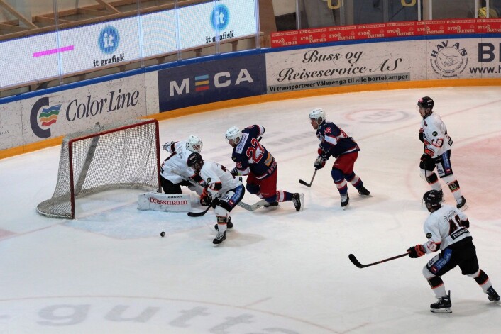 VIF hadde de største sjansene i første perioden. Foto: André Kjernsli VIF hadde de største sjansene i første perioden. Foto: André Kjernsli