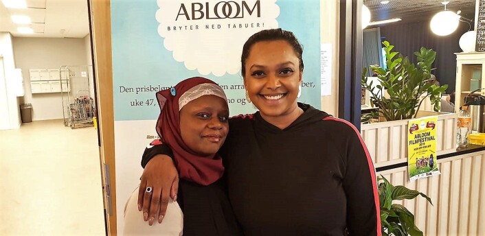 Abloom-leder Faridah S. Nabaggala fikk besøk av Oslos varaordfører, Kamzy Gunaratnam, under en workshop nylig. Foto: Bjørn Lecomte Abloom-leder Faridah S. Nabaggala fikk besøk av Oslos varaordfører, Kamzy Gunaratnam, under en workshop nylig. Foto: Bjørn Lecomte
