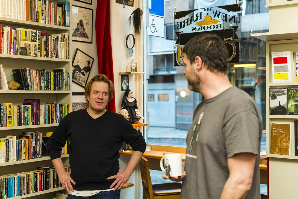 De to barndomsvennene er sammen om den unike bokhandelen. Andreas Cappelen til venstre. Foto: Morten Lauveng Jørgensen