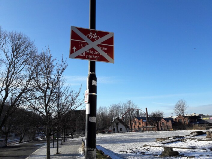 Gang og sykkelveien fra Saxegårdsgate til Middelalderparken er også stengt.Foto: Anders Høilund Gang og sykkelveien fra Saxegårdsgate til Middelalderparken er også stengt.Foto: Anders Høilund