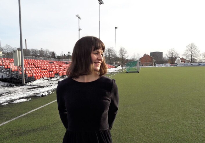 Idrettsbyråd Rina Mariann Hansen (Ap), ser ut over Skeidbanen på Nordre Åsen, et av byens slitne idrettsanlegg som får hjelp gjennom byrådets storsatsing på idrettsanlegg. Foto: Anders Høilund Idrettsbyråd Rina Mariann Hansen (Ap), ser ut over Skeidbanen på Nordre Åsen, et av byens slitne idrettsanlegg som får hjelp gjennom byrådets storsatsing på idrettsanlegg. Foto: Anders Høilund