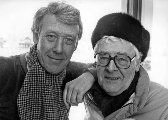 NRKs legendariske skøytekommentatorer Knut Bjørnsen (til v.) og Per Jorsett avbildet under VM på skøyter på Hamar i 1985. Foto: Henrik Laurvik / NTB / scanpix NRKs legendariske skøytekommentatorer Knut Bjørnsen (til v.) og Per Jorsett avbildet under VM på skøyter på Hamar i 1985. Foto: Henrik Laurvik / NTB / scanpix