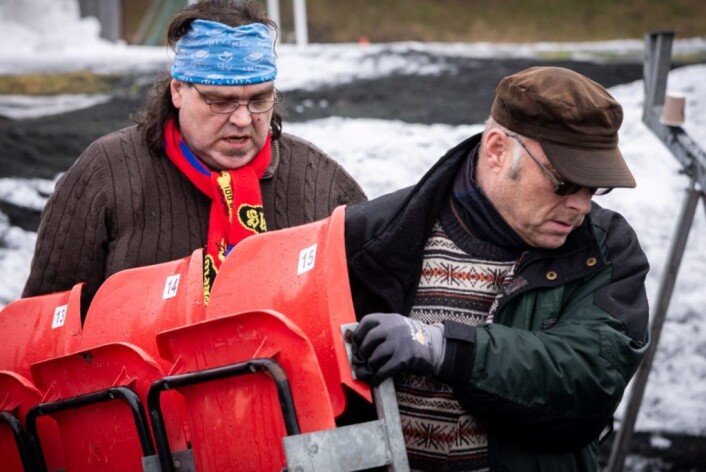Det var tungt og vått, men godt å få brukt kroppen for å hjelpe klubben. Foto: Bjørnar Morønning Det var tungt og vått, men godt å få brukt kroppen for å hjelpe klubben. Foto: Bjørnar Morønning