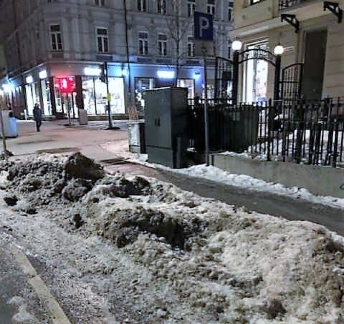 Mellom Majorstukrysset og Valkyrien ligger handikapp-parkeringen med rester av snøhauger. Bildet er tatt sist uke. Foto: Ola Kvisgaard Mellom Majorstukrysset og Valkyrien ligger handikapp-parkeringen med rester av snøhauger. Bildet er tatt sist uke. Foto: Ola Kvisgaard