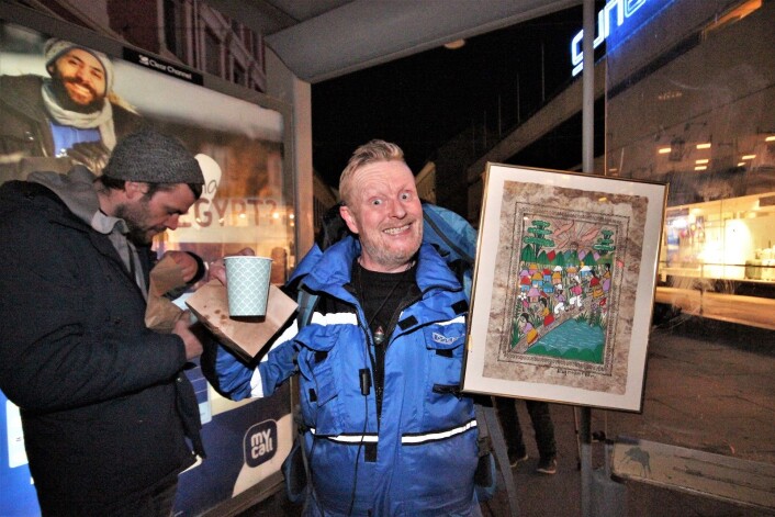 Stemningen i Brugata stiger merkbart når vaffelgutta kommer innom. Foto: André Kjernsli Stemningen i Brugata stiger merkbart når vaffelgutta kommer innom. Foto: André Kjernsli