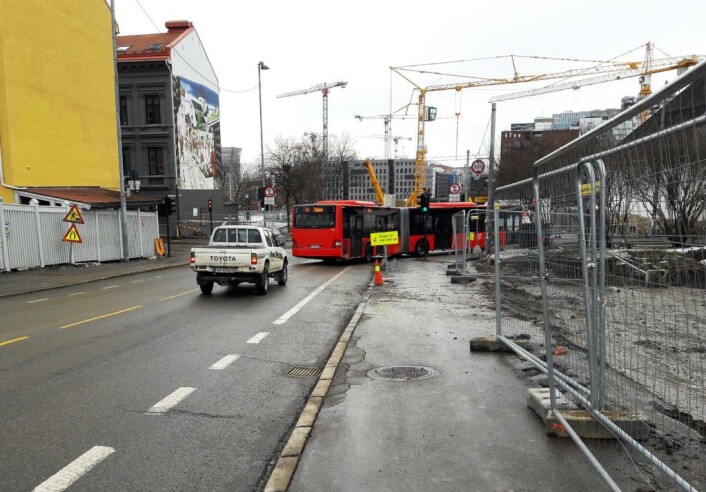 Dette er skoleveien for barna på Gamlebyen skole. En maskinoppstillingsplass vil gjøre veien enda mer uoversiktlig, mener beboerforeningen i Gamlebyen. Foto: Anders Høilund Dette er skoleveien for barna på Gamlebyen skole. En maskinoppstillingsplass vil gjøre veien enda mer uoversiktlig, mener beboerforeningen i Gamlebyen. Foto: Anders Høilund