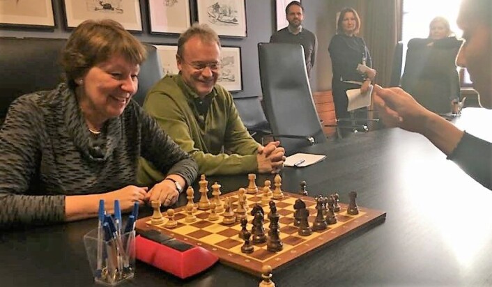 Oslos ordfører Marianne Borgen (SV) og byrådsleder Raymond Johansen (Ap) avbildet i Rådhuset da Oslo ville ha sjakk-VM i 2017. Foto: Geir Rognlien Elgvin Oslos ordfører Marianne Borgen (SV) og byrådsleder Raymond Johansen (Ap) avbildet i Rådhuset da Oslo ville ha sjakk-VM i 2017. Foto: Geir Rognlien Elgvin