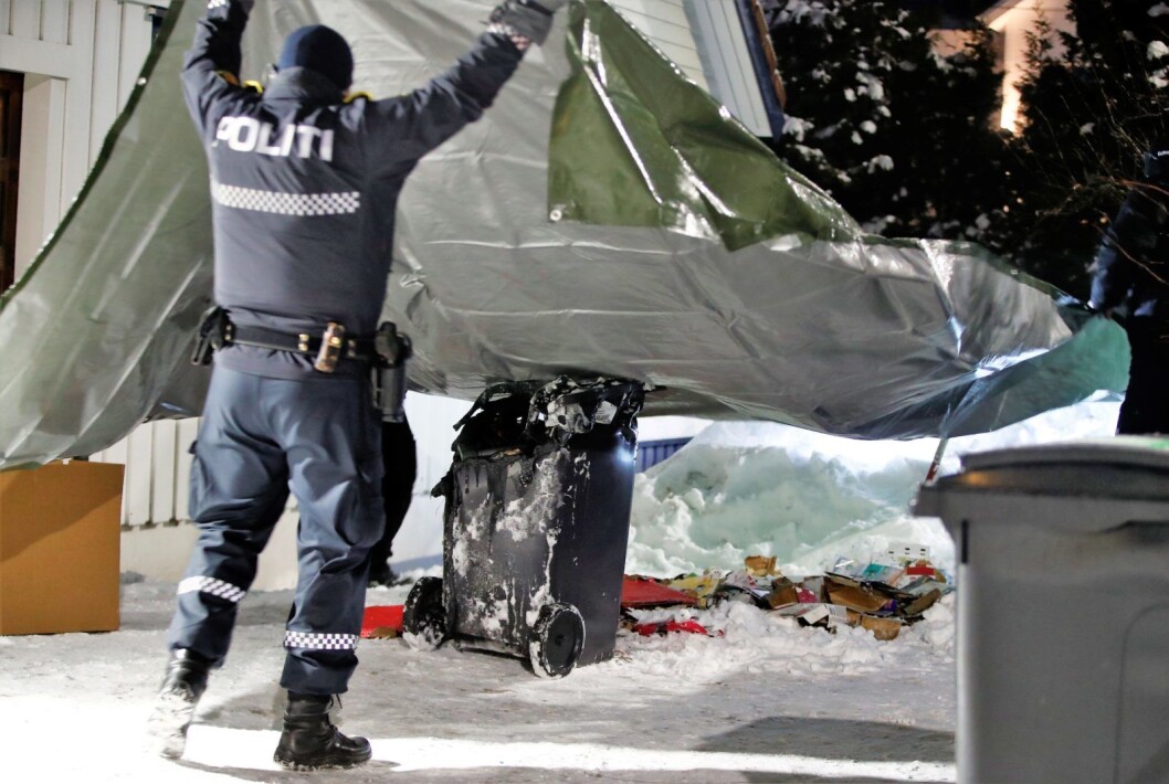 17. januar rykket ut politiet ut etter en mulig brannstiftelse ved huset til justisminister Tor Mikkel Wara (Frp). En søppelkasse på stedet var smeltet. Foto: Terje Pedersen / NTB scanpix 17. januar rykket ut politiet ut etter en mulig brannstiftelse ved huset til justisminister Tor Mikkel Wara (Frp). En søppelkasse på stedet var smeltet. Foto: Terje Pedersen / NTB scanpix