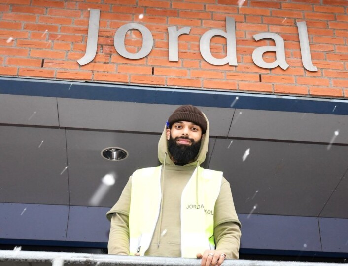 Hussain Raza og de andre miljøarbeiderne ved Jordal skole får masse ros og skryt fra elevene for den jobben de gjør. Foto: Christian Boger Hussain Raza og de andre miljøarbeiderne ved Jordal skole får masse ros og skryt fra elevene for den jobben de gjør. Foto: Christian Boger