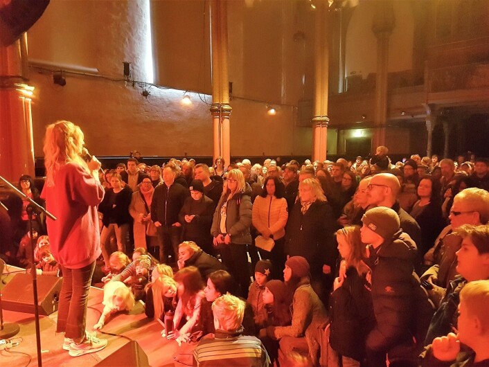 Marte Stokstad, mangeårig NRK-programleder, ledet store og små gjennom dagen i Kulturkirken Jakob under BRYLARM. Foto: André Kjernsli Marte Stokstad, mangeårig NRK-programleder, ledet store og små gjennom dagen i Kulturkirken Jakob under BRYLARM. Foto: André Kjernsli