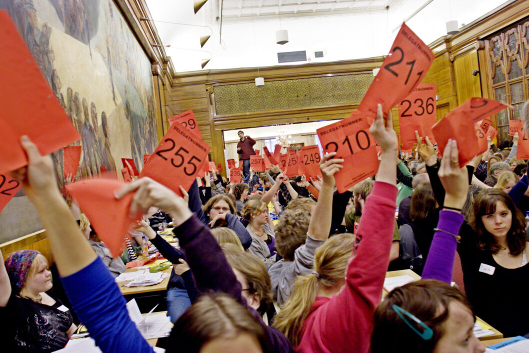 I mars 2007 ble partiet Rødt etablert som en sammenslåing av AKP, Internasjonale Sosialister, Rød Valgallianse og Rød Ungdom.
Foto: Stian Lysberg Solum NTB scanpix I mars 2007 ble partiet Rødt etablert som en sammenslåing av AKP, Internasjonale Sosialister, Rød Valgallianse og Rød Ungdom.
Foto: Stian Lysberg Solum NTB scanpix