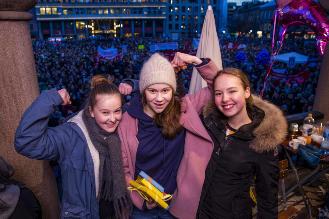 Ellisiv Aure, Ea Othilde Baklund og Ella Fyhn var blant appellantene under markeringen av den internasjonale kvinnedagen på Youngstorget fredag. Foto: Håkon Mosvold Larsen / NTB scanpix Ellisiv Aure, Ea Othilde Baklund og Ella Fyhn var blant appellantene under markeringen av den internasjonale kvinnedagen på Youngstorget fredag. Foto: Håkon Mosvold Larsen / NTB scanpix
