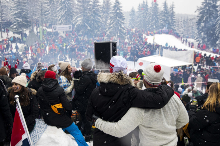 Tusenvis slo leir i skogen og politiet hadde en rolig natt til lørdag. Men under femmila i Holmenkollen skal det ha vært fyll og masseslagsmål, rapporterer politiet. Foto: Tore Meek / NTB scanpix Tusenvis slo leir i skogen og politiet hadde en rolig natt til lørdag. Men under femmila i Holmenkollen skal det ha vært fyll og masseslagsmål, rapporterer politiet. Foto: Tore Meek / NTB scanpix