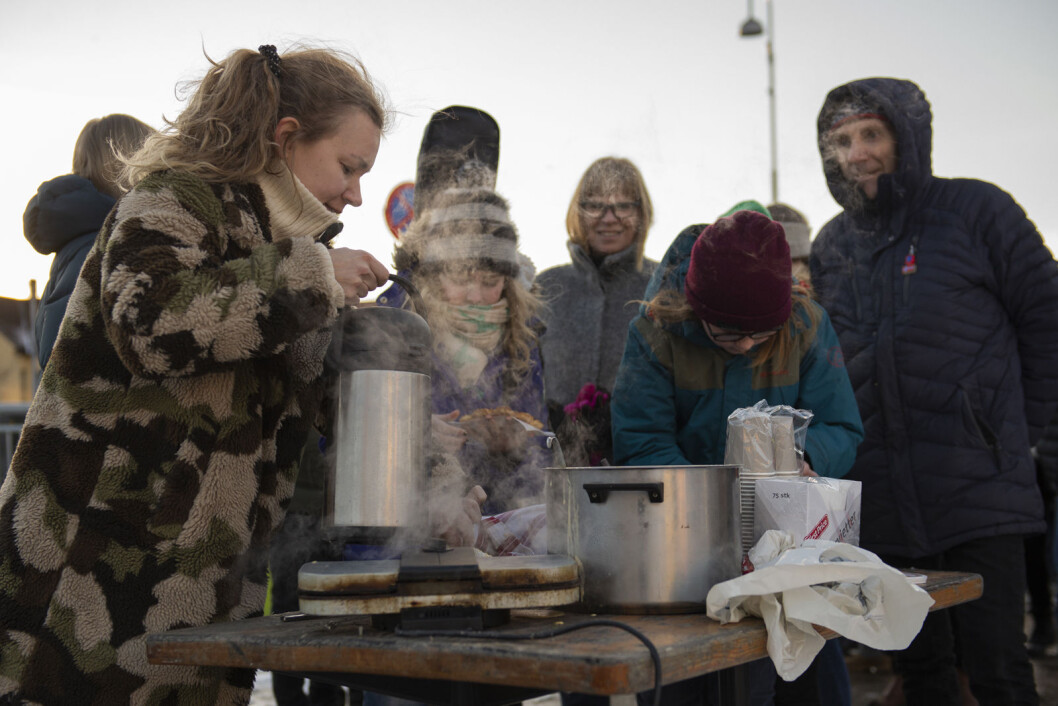 Kaffe og vaffelhungrige demonstranter. Foto: Morten Lauveng Jørgnsen Kaffe og vaffelhungrige demonstranter. Foto: Morten Lauveng Jørgnsen