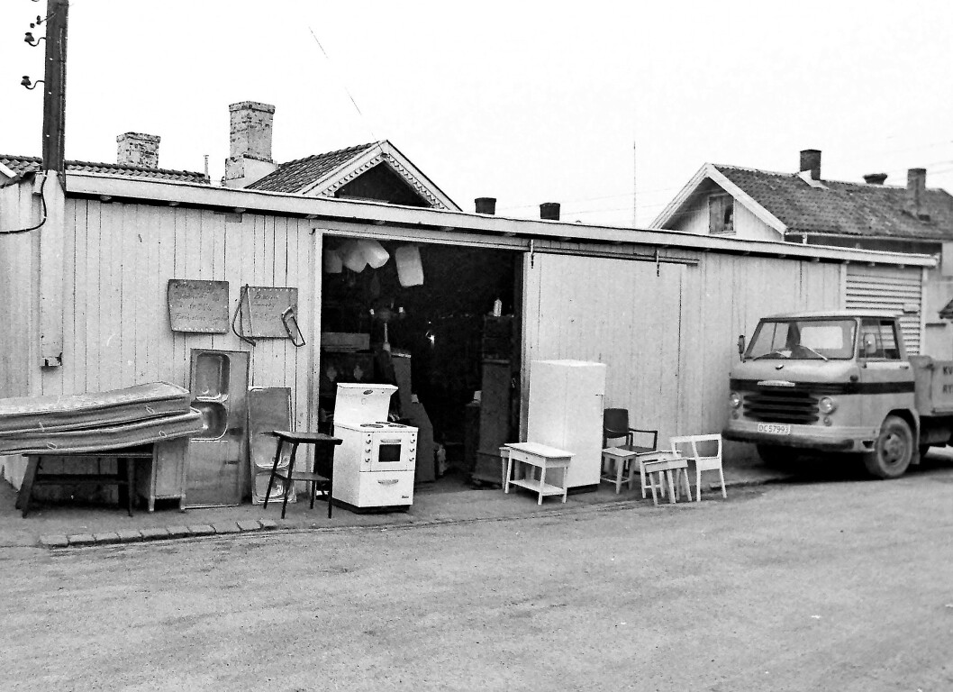 Komfyr’n hjemme hos Tor hadde paja, og det var litt skralt med kontanter akkurat for øyeblikket, og da var brukthandelen på Rodeløkka svaret. Foto: Tommy Amundsen Komfyr’n hjemme hos Tor hadde paja, og det var litt skralt med kontanter akkurat for øyeblikket, og da var brukthandelen på Rodeløkka svaret. Foto: Tommy Amundsen