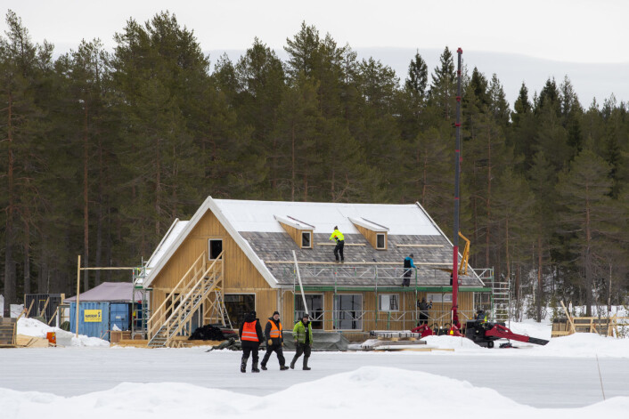 Ved Langvann i Nordmarka, på grensen mellom Oslo og Nittedal, oppføres det et hus som trolig skal benyttes i innspilling av en James Bond-film. Foto: Håkon Mosvold Larsen / NTB scanpix Ved Langvann i Nordmarka, på grensen mellom Oslo og Nittedal, oppføres det et hus som trolig skal benyttes i innspilling av en James Bond-film. Foto: Håkon Mosvold Larsen / NTB scanpix