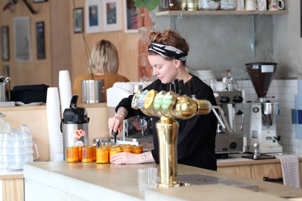 Ane Nøss Stensen er kafésjef hos Oslovelo. Hjembakst og snart også frokost tilbys i sykkelkafébarverkstedet på Grünerløkka. Foto: André Kjernsli Ane Nøss Stensen er kafésjef hos Oslovelo. Hjembakst og snart også frokost tilbys i sykkelkafébarverkstedet på Grünerløkka. Foto: André Kjernsli