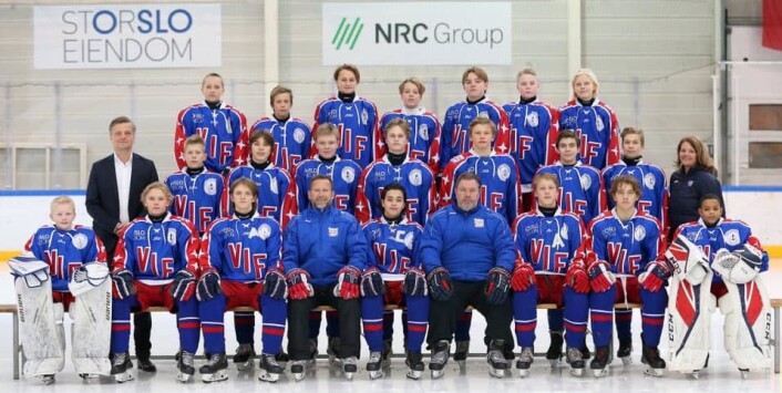 Etter seier over Frisk Asker var også Vålerenga U15 seriemestere. var seriemestere, med tre kamper igjen av serien. Foto: Vif hockey Etter seier over Frisk Asker var også Vålerenga U15 seriemestere. var seriemestere, med tre kamper igjen av serien. Foto: Vif hockey