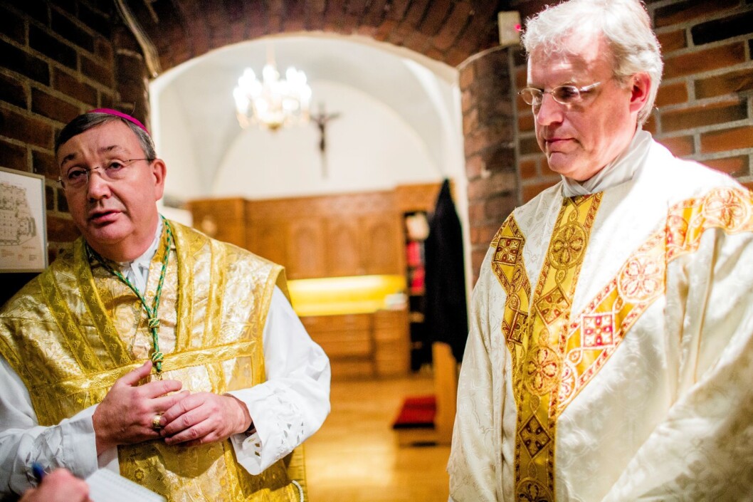 Den katolske kirken vurderer å anke dommen mot seg til Høyesterett. Her ved Biskop Bernt Ivar Eidsvig og sogneprest Arne Marco Kirsebom. Foto: Stian Lysberg Solum / NTB scanpix Den katolske kirken vurderer å anke dommen mot seg til Høyesterett. Her ved Biskop Bernt Ivar Eidsvig og sogneprest Arne Marco Kirsebom. Foto: Stian Lysberg Solum / NTB scanpix