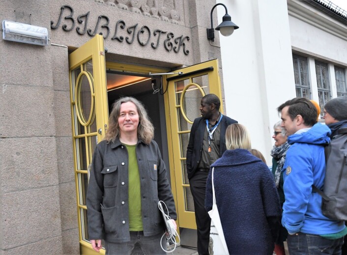 Leder for biblioteket på Schous plass, Kenneth Korstad, er svært fornøyd med bibliotekets "make-over". Foto: Christian Boger Leder for biblioteket på Schous plass, Kenneth Korstad, er svært fornøyd med bibliotekets "make-over". Foto: Christian Boger