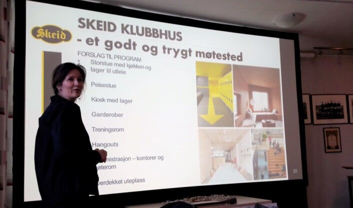 Arkitekt Anja Strandskogen forklarte om tankene arkitektene har hatt ved utformingen av prosjektet. Foto: Anders Høilund Arkitekt Anja Strandskogen forklarte om tankene arkitektene har hatt ved utformingen av prosjektet. Foto: Anders Høilund